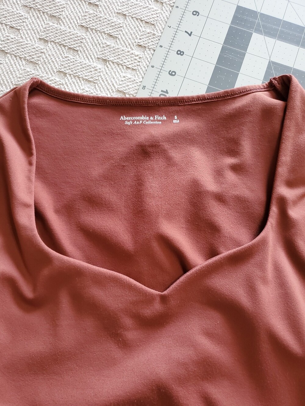 Abercrombie & Fitch Soft A&F Long-Sleeve Sweetheart Neckline Bodysuit - Picture 11 of 14
